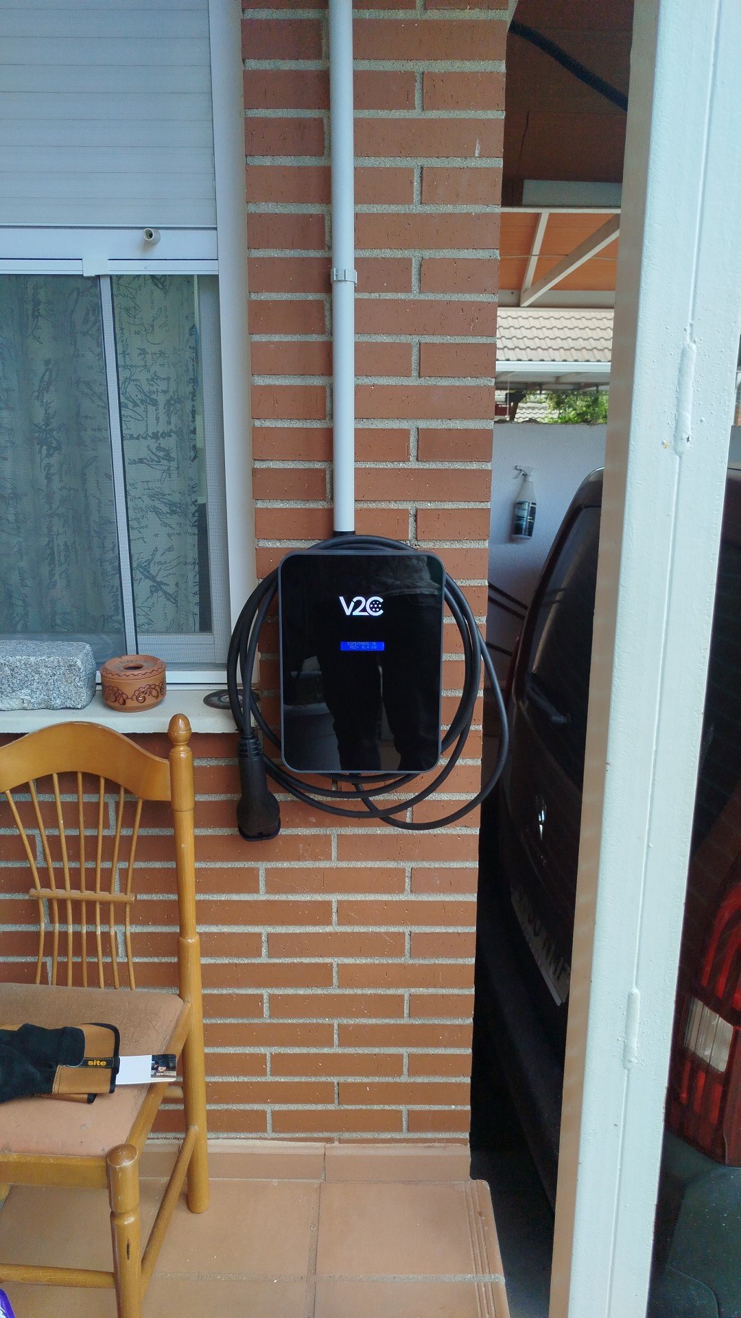Instalación de cargador de coche eléctrico en garaje particular